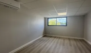  LOCAUX D'ACTIVITÉS 196 M² SAINTE PAZANNE