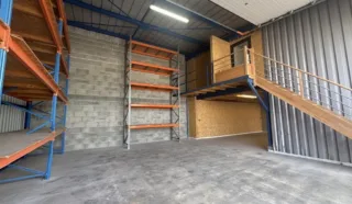  LOCAUX D'ACTIVITÉS 196 M² SAINTE PAZANNE