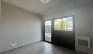  LOCAUX D'ACTIVITÉS 196 M² SAINTE PAZANNE