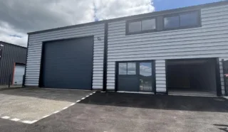  LOCAUX D'ACTIVITÉS 196 M² SAINTE PAZANNE