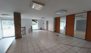  LOCAL PROFESSIONNEL 180 m² PONTIVY