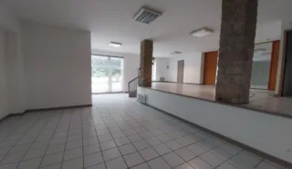  LOCAL PROFESSIONNEL 180 m² PONTIVY