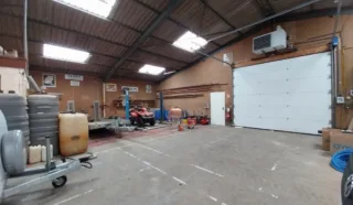  LOCAL D'ACTIVITE QUEVERT 600 m²
