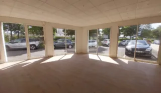  BUREAUX LOCAUX COMMERCIAUX 100 M² GUERANDE