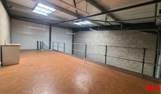  LOCAL D'ACTIVITÉS SAINT AVÉ 128 m²