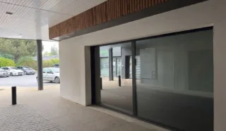  LOCAUX COMMERCIAUX 182 m² PLESCOP