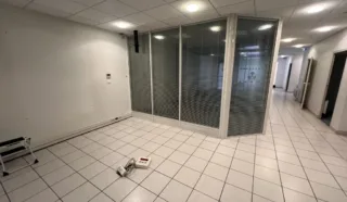  LOCAUX COMMERCIAUX 196 M² NANTES