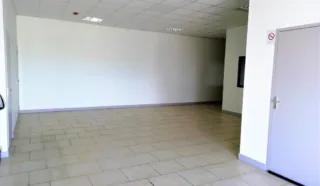  LOCAUX D'ACTIVTES / LOCAUX COMMERCIAUX 400 m² PLOUEDERN