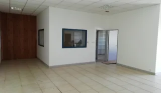  LOCAUX D'ACTIVTES / LOCAUX COMMERCIAUX 400 m² PLOUEDERN