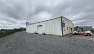  LOCAUX D'ACTIVTES / LOCAUX COMMERCIAUX 400 m² PLOUEDERN