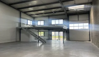  LOCAUX D'ACTIVITÉS 351 M² VIGNEUX DE BRETAGNE
