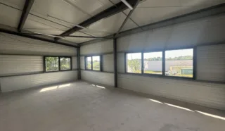  LOCAUX D'ACTIVITÉS 351 M² VIGNEUX DE BRETAGNE