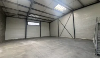  LOCAUX D'ACTIVITÉS 351 M² VIGNEUX DE BRETAGNE