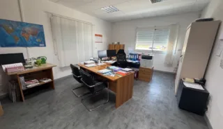  LOCAL D'ACTIVITES BOURGBARRE 1 200 m²