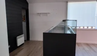  BUREAUX LOCAUX COMMERCIAUX 44 M² LE POULIGUEN