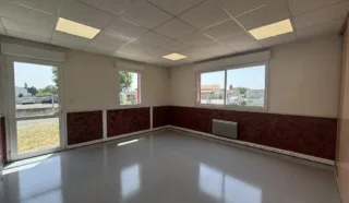  LOCAUX D'ACTIVITÉS 240 M² CHATEAU THEBAUD