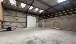  LOCAUX D'ACTIVITÉS 240 M² CHATEAU THEBAUD