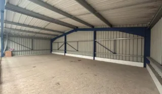  LOCAUX D'ACTIVITÉS 240 M² CHATEAU THEBAUD