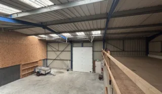  LOCAUX D'ACTIVITÉS 240 M² CHATEAU THEBAUD