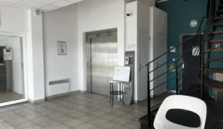  LOCAL PROFESSIONNEL 80 m² LANVOLLON