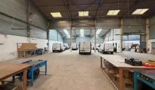  BATIMENT INDÉPENDANT 1090 m² ST JACQUES DE LA LANDE