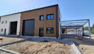  BATIMENT D'ACTIVITES 353 m² KERVIGNAC
