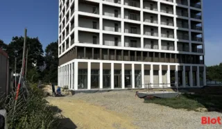  LOCAUX COMMERCIAUX 81 m² RENNES