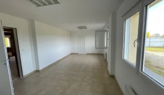  BUREAUX AVEC STOCKAGE 218 m² LANGUIDIC