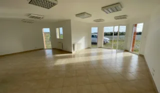  BUREAUX AVEC STOCKAGE 218 m² LANGUIDIC