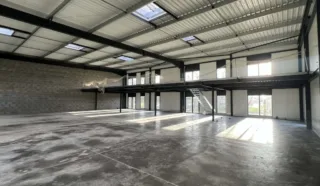  CELLULE D'ACTIVITES MONTAUBAN-DE-BRETAGNE 610 m²