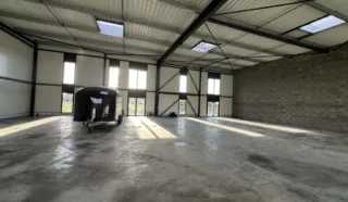  CELLULE D'ACTIVITES MONTAUBAN-DE-BRETAGNE 610 m²