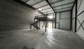 LOCAL D'ACTIVITES PLEUMELEUC 195 m²