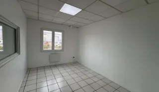  LOCAL D'ACTIVITES VERN-SUR-SEICHE 255 m²