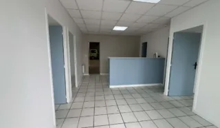  LOCAL D'ACTIVITES VERN-SUR-SEICHE 255 m²