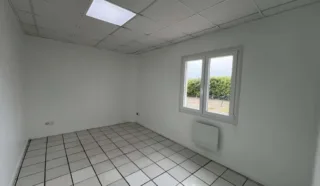  LOCAL D'ACTIVITES VERN-SUR-SEICHE 255 m²