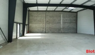  LOCAL D'ACTIVITES 390 M² HILLION