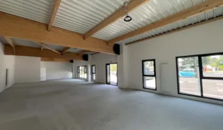  CELLULE D'ACTIVITES LA BOUEXIERE 153 m²