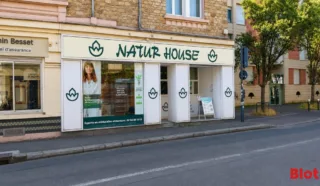  – Local commercial avec belle vitrine – Rennes centre, proche fac de droit