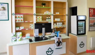  – Local commercial avec belle vitrine – Rennes centre, proche fac de droit