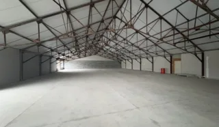  LOCAL COMMERCIAL 700 m² LANDERNEAU