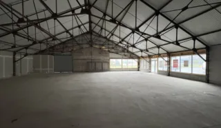  LOCAL COMMERCIAL 700 m² LANDERNEAU