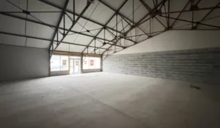  LOCAL COMMERCIAL 700 m² LANDERNEAU