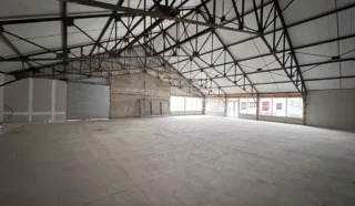  LOCAL COMMERCIAL 700 m² LANDERNEAU