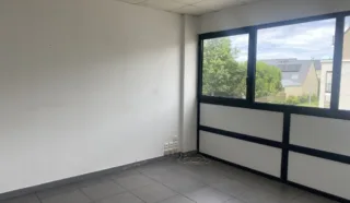  DEUX PLATEAUX DE BUREAUX 33 m² LA RICHARDAIS / DINARD
