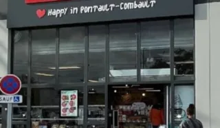  Local commercial de 952 m² avec parking privatif à Pontault Combault (77)