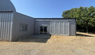  LOCAUX D'ACTIVITÉS 172 M² LA MONTAGNE