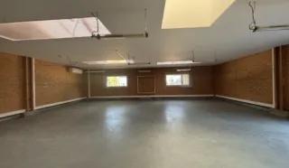  LOCAUX D'ACTIVITÉS 172 M² LA MONTAGNE
