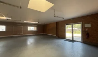  LOCAUX D'ACTIVITÉS 172 M² LA MONTAGNE