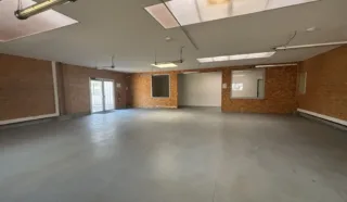  LOCAUX D'ACTIVITÉS 172 M² LA MONTAGNE