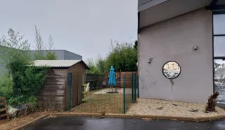  EN EXCLUSIVITE LOCAUX COMMERCIAUX / BUREAUX LANVALLAY 150 m²